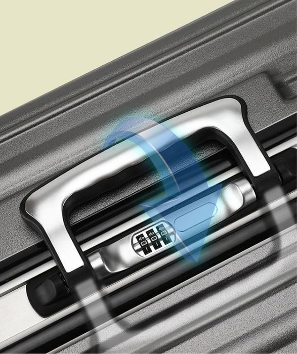 Чемодан с алюминиевым вставками