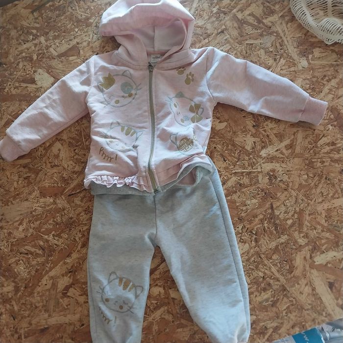 Отдам костюм на выписку