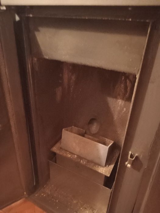 Vând centrala  pe peleti