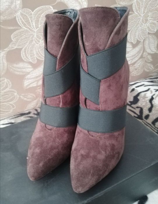 Продам ботинки новые 37 размер