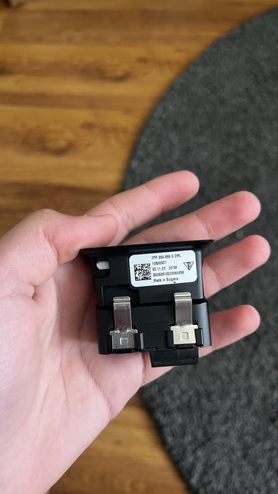 Оригинален бутон за стъкло Porsche Cayenne, Macan, Panamera - НОВ