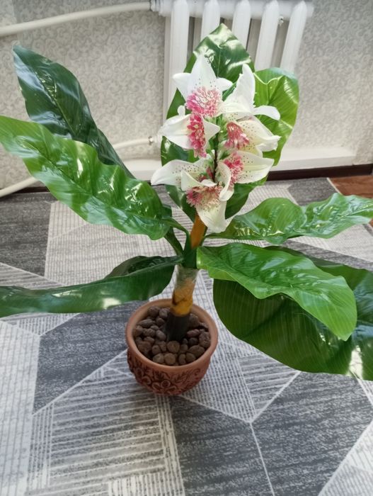 Искусственный цветок