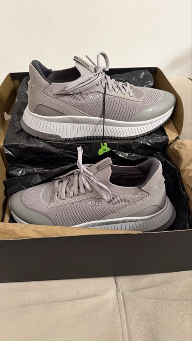 Adidasi Boss! Marimea 42!Pret 599 Lei’