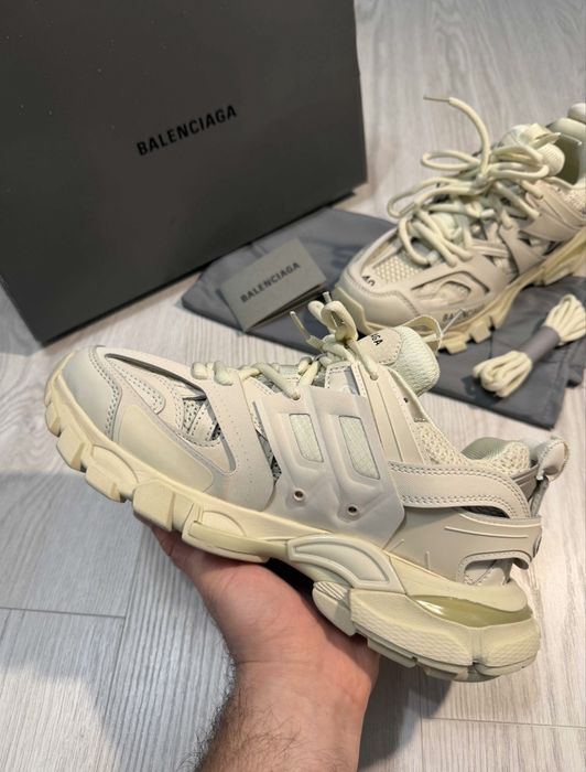 Balenciaga track