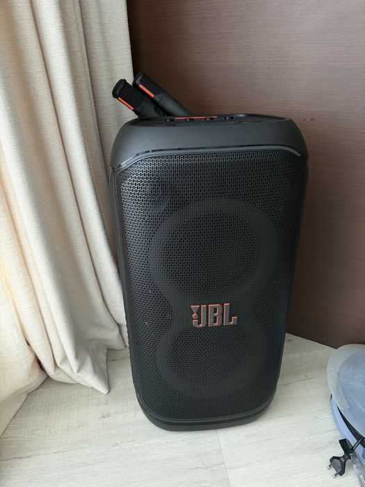 JBL колонка с микрофонами