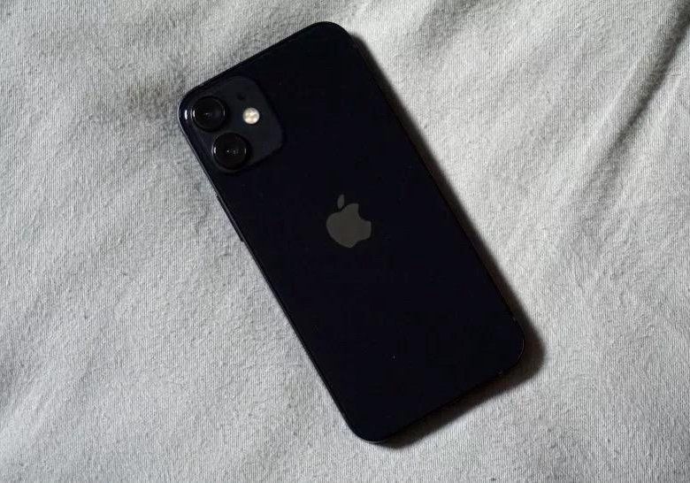 Продам iphone 11 64гб.