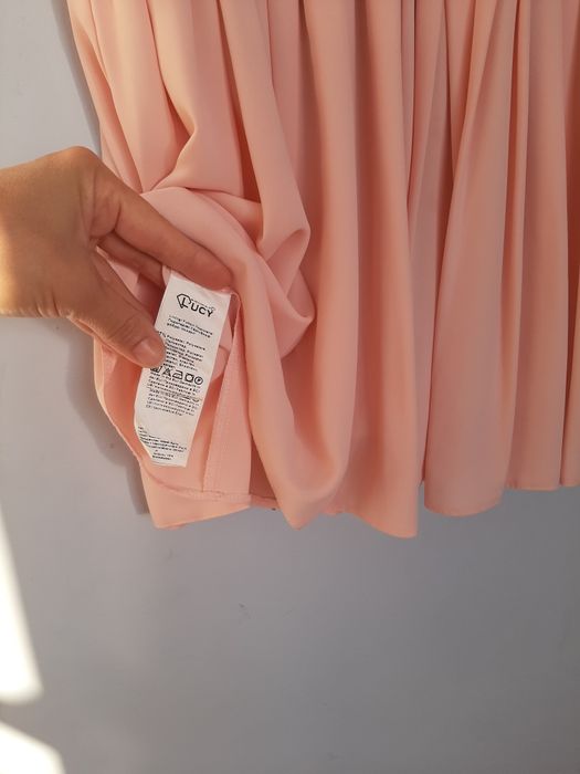 Розова рокля, супер фина, Lucy