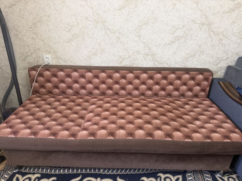 Продам диван в хорошем состояние