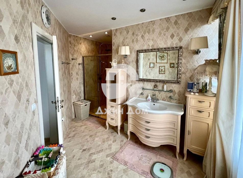 Продава се Четиристаен апартамент в Несебър - 182 кв.м за 1850 €/кв.м - Снимка #6