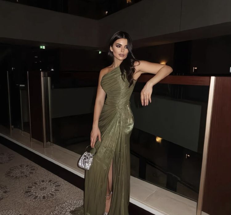 Шикарное вечернее платье