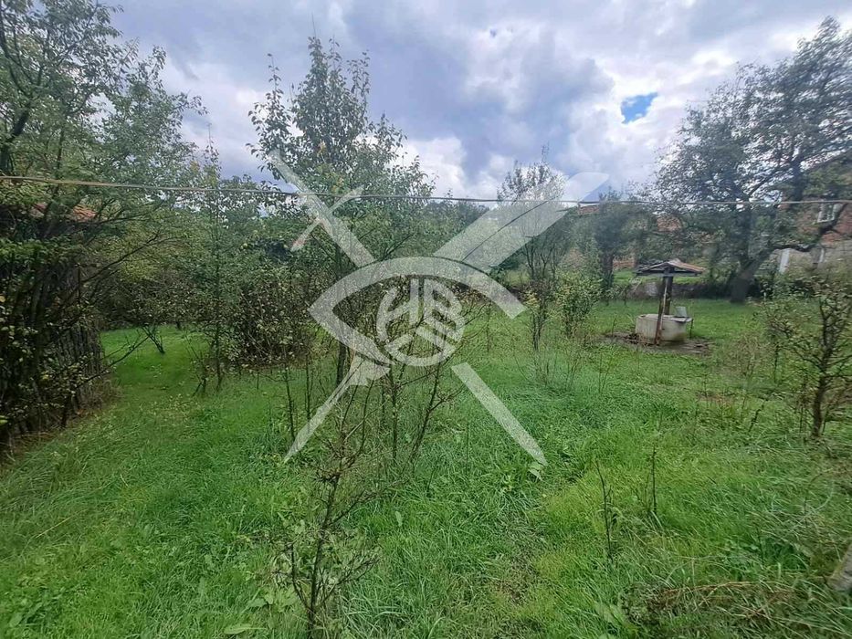 Къща с парцел в село Каравелово