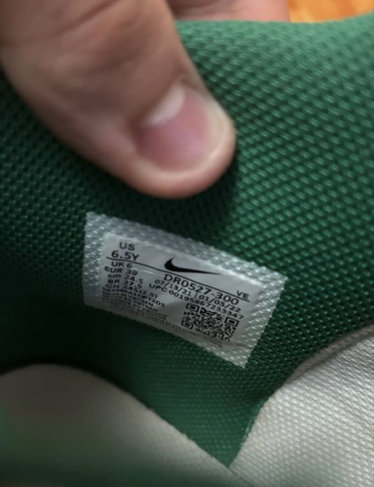 Adidasi     Nike