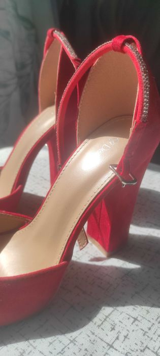 DeeZee червени обувки на ток