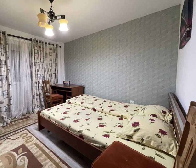 Дава се под наем Четиристаен апартамент в Бургас, Лазур - 80 кв.м за 204 € - Снимка #2