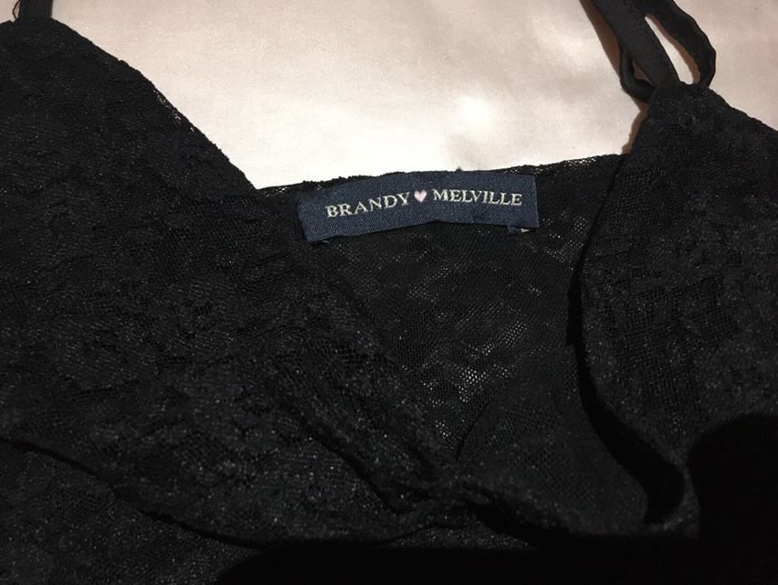 brandy melville блузи / потници