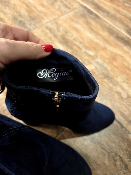 Сини велурени боти