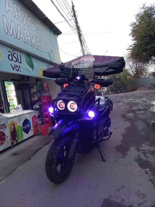Moped Tank skuter sotiladi