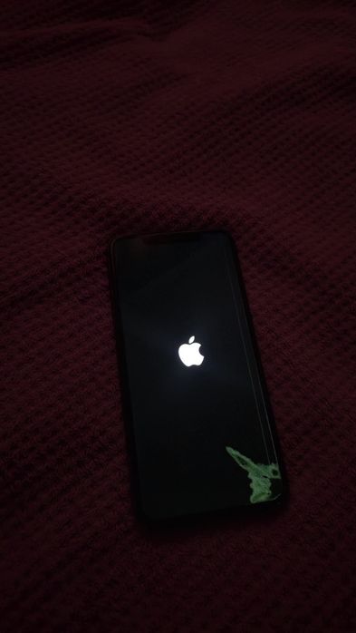 Продам iPhone xs max