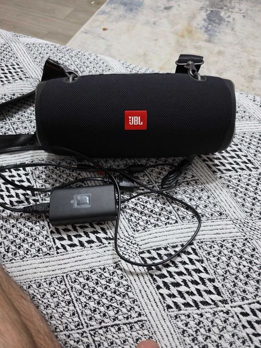 Vând boxa JBL xtreme 2
