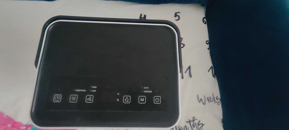 Dezumidificator AlecoAir D6 Junior, in stare foarte buna, aproape nou. A fost folosit doar de câteva ori și funcționează perfect.