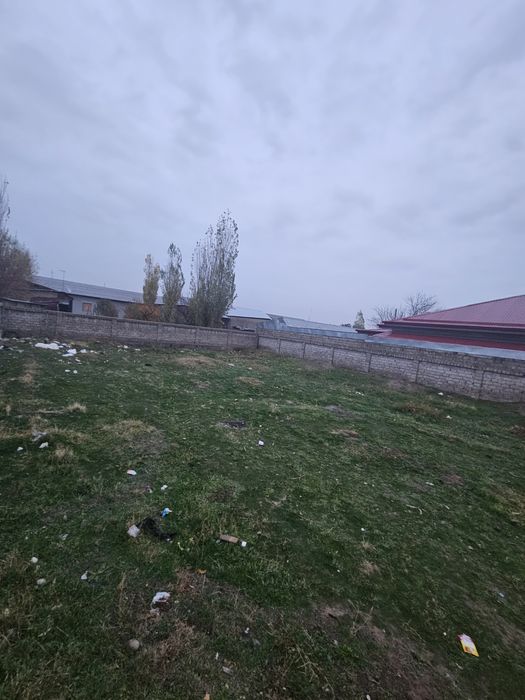 Кибрай тумани Кипчок махалласида 6 сотихли ер участкаси сотилади.