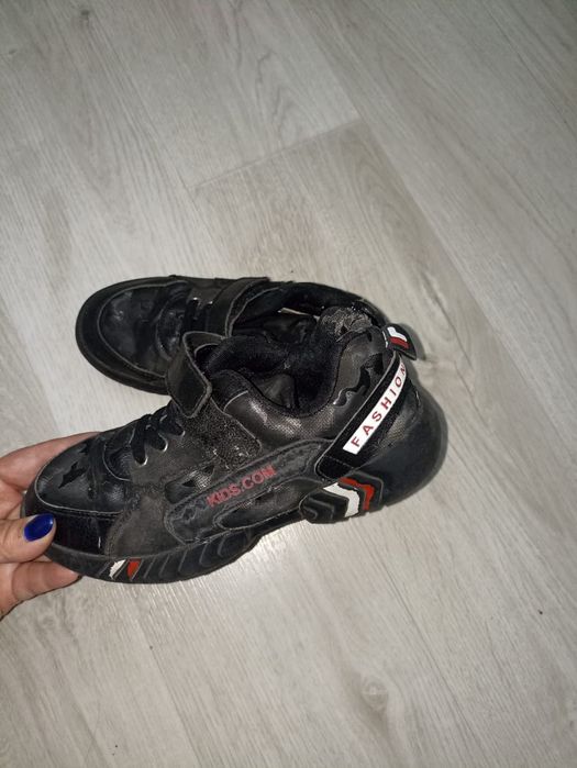 Продам обувь на мальчика кроссовки туфли. Ботинки