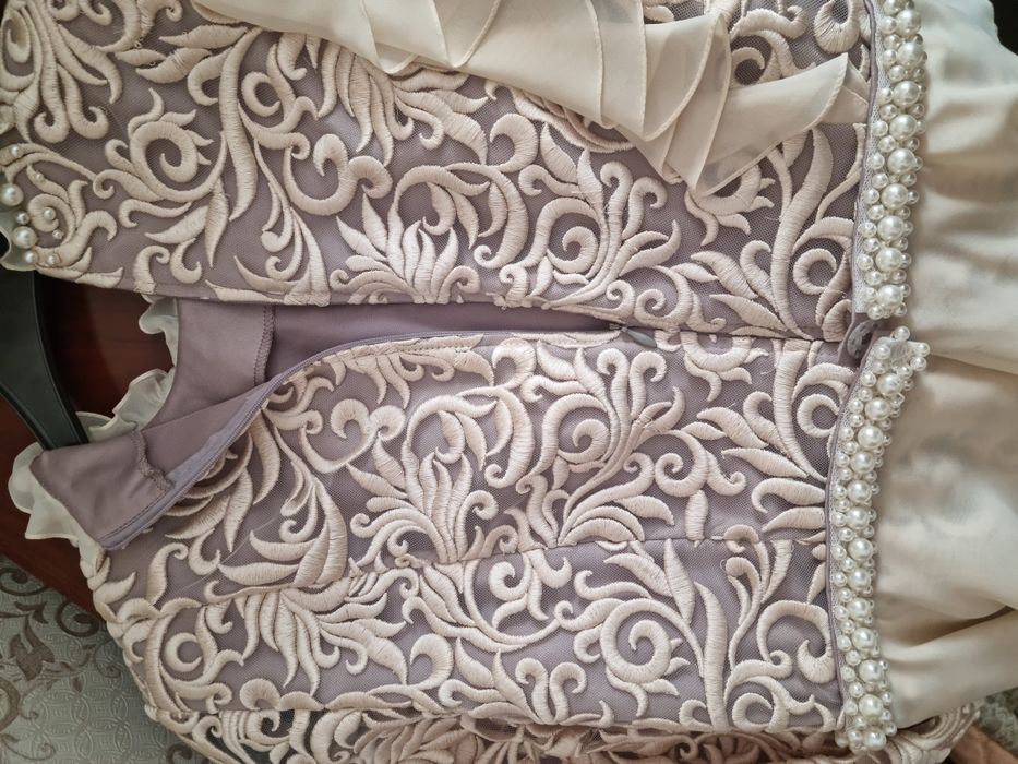 Вечернее оригинальное платье