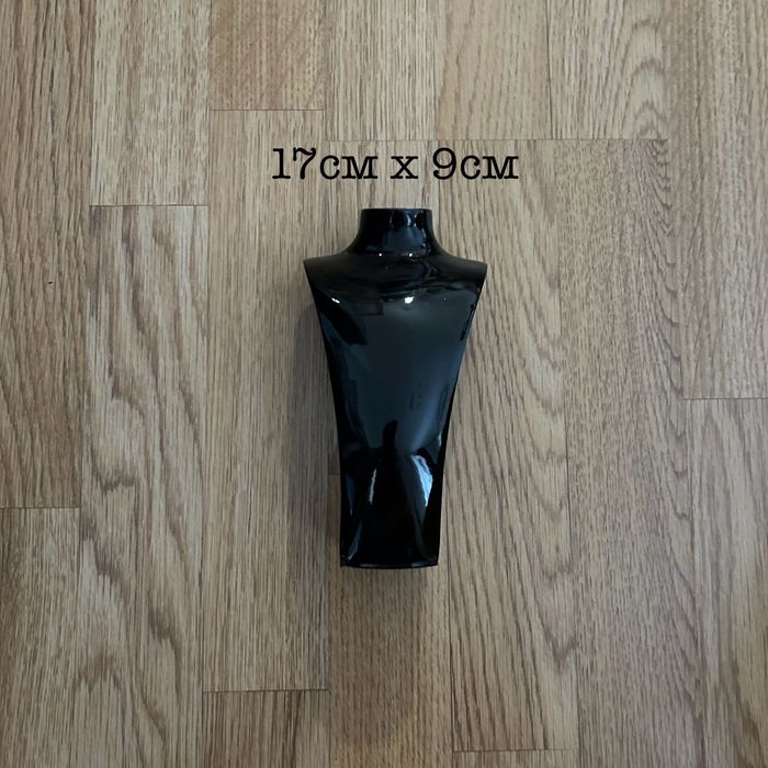 Стойка за бижута черен гланц