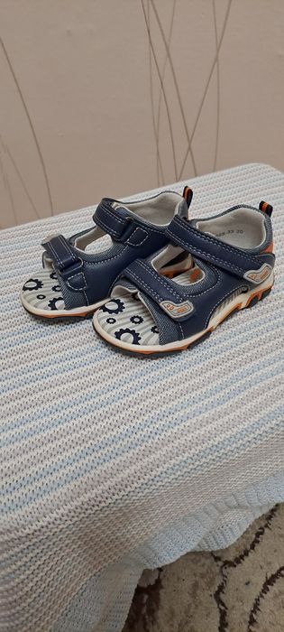 Продам детские сандали 20р.