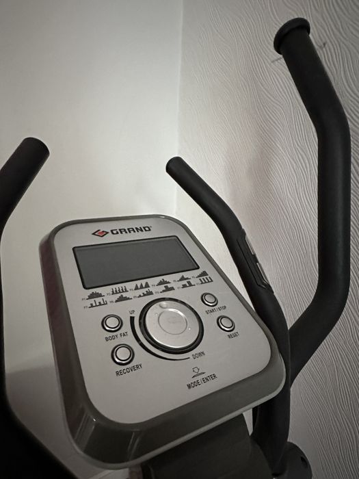 Продам эллиптический тренажер