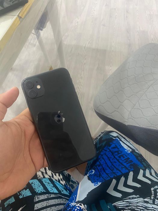 Iphone 11 (64) обменяю на Андроид