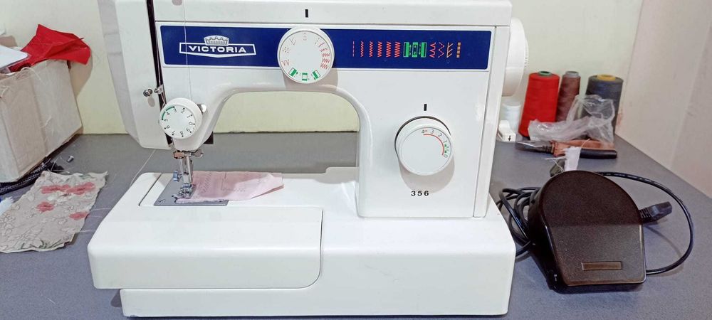 Masina de cusut Victoria 356