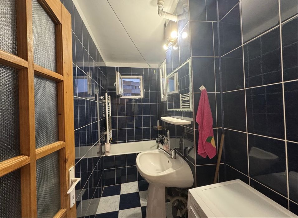Vand apartament 2 camere zona Spiru