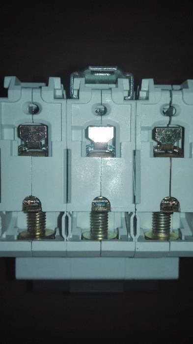 Hager-автоматичен прекъсвач 2/3 полюсен-НОВ