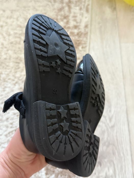 Продам туфельки на девочку 30 размер