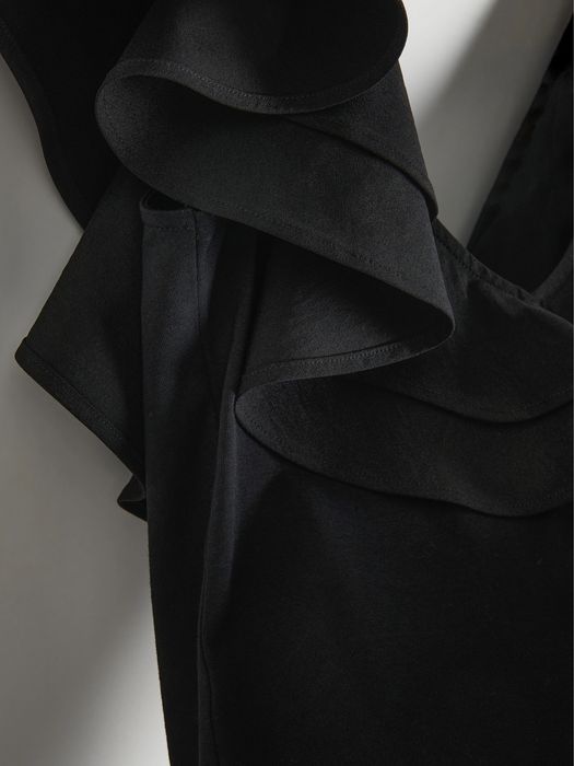 Дамско боди с вълнообразни акценти