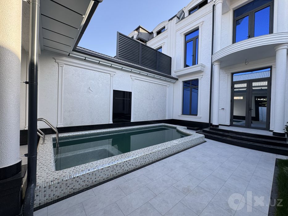 Циолковского | 400 м² | 3,2 сотки | бассейн