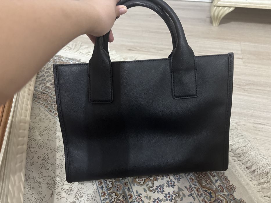 сумка бренда DKNY