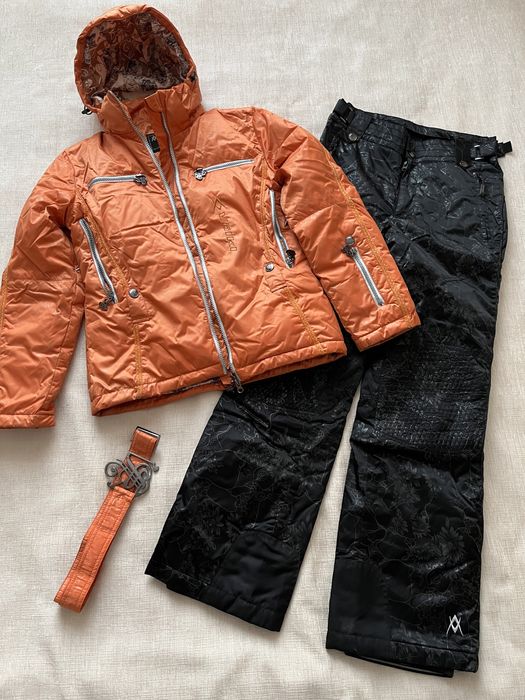 Лыжный костюм продаётся