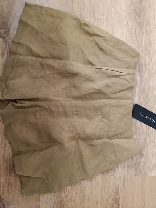 Pantaloni scurți stofă mărimea M