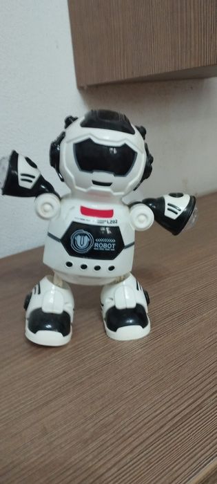 Robotel dansator