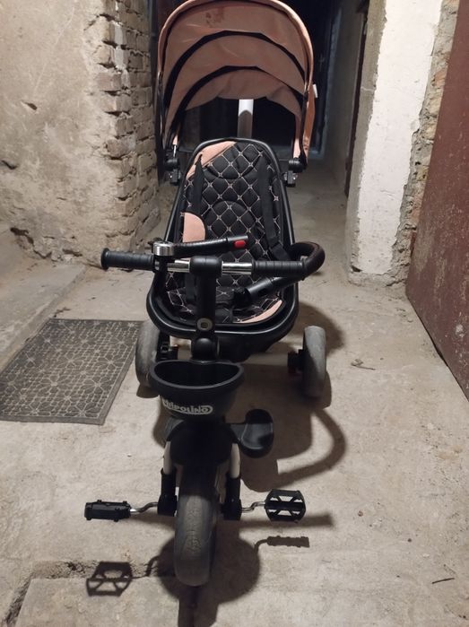 Триколка и Количка