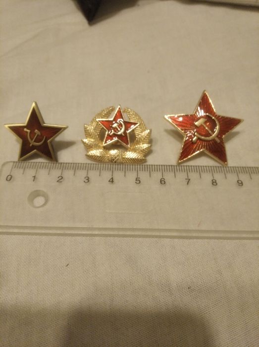 Vand 3 insigne comuniste steaua rosie