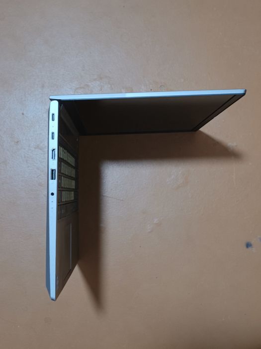Noutbuk core i3 180°