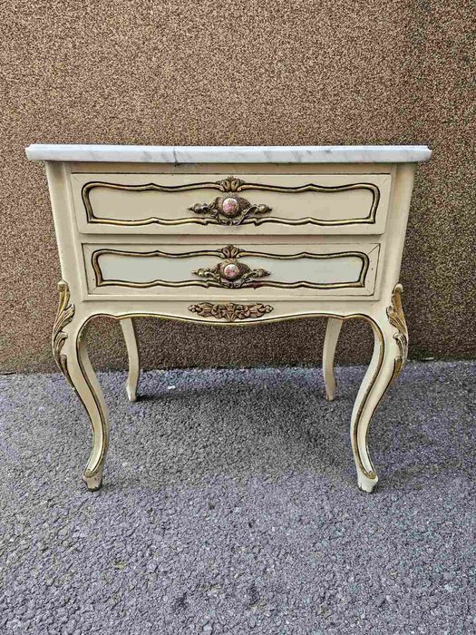 Шкафче в стил Луи 15 с плод от мрамор