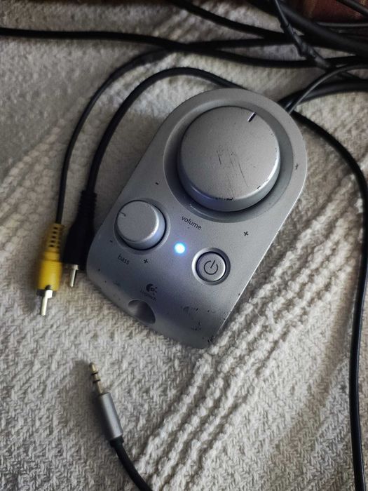 Sistem Audio 2.1 Logitech Z-2300 THX – Putere nominală 200W RMS, complet și funcțional