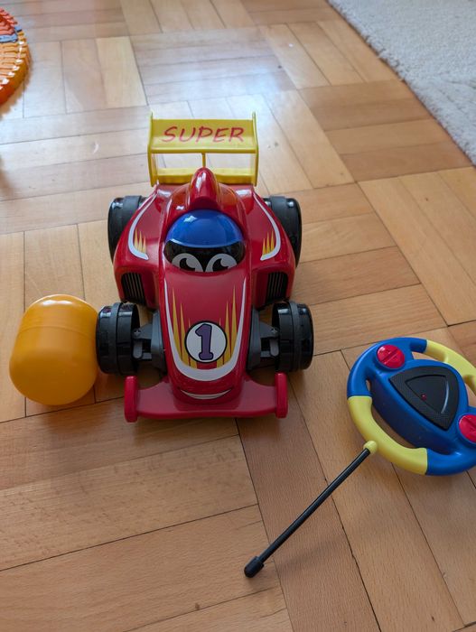 Mașinuța cu telecomanda