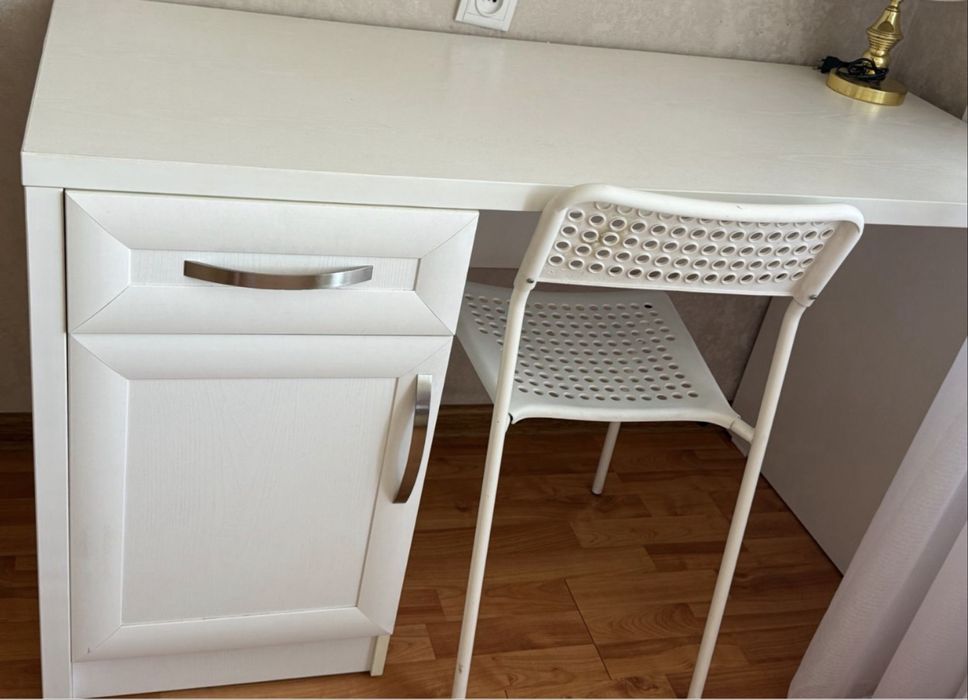 Продам шкаф и стол