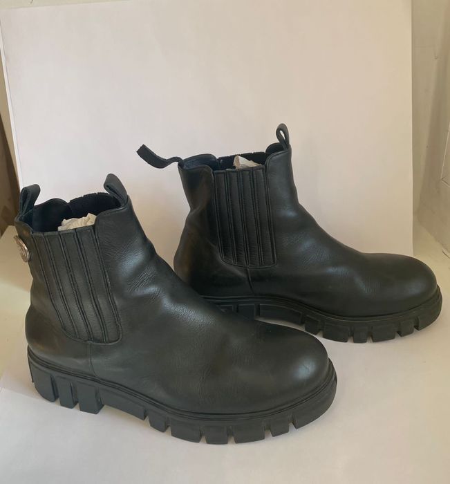 Продаю обувь почти  новые