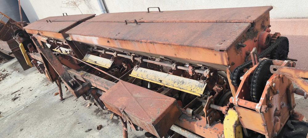 Сеялка дребни семена(лук,ряпа,моркови)3 лехи